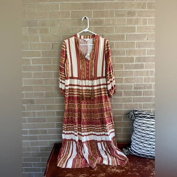 Easel Maxi Dress - Picture 2 of 4